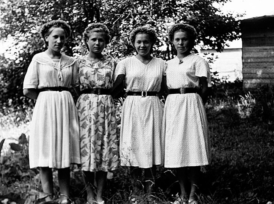 Советские девочки в платьях