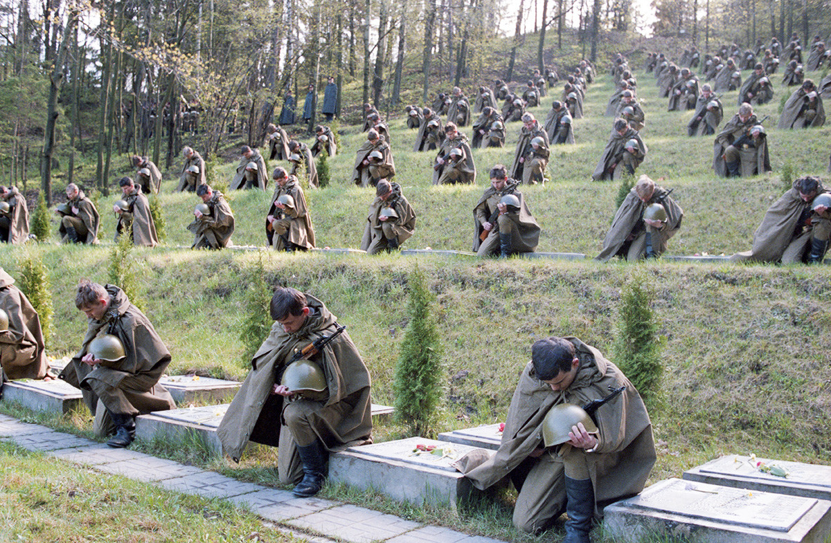  Tribute to the Memory of fallen in battle takes place on the Military Cemetery in Vilnius, 1987.