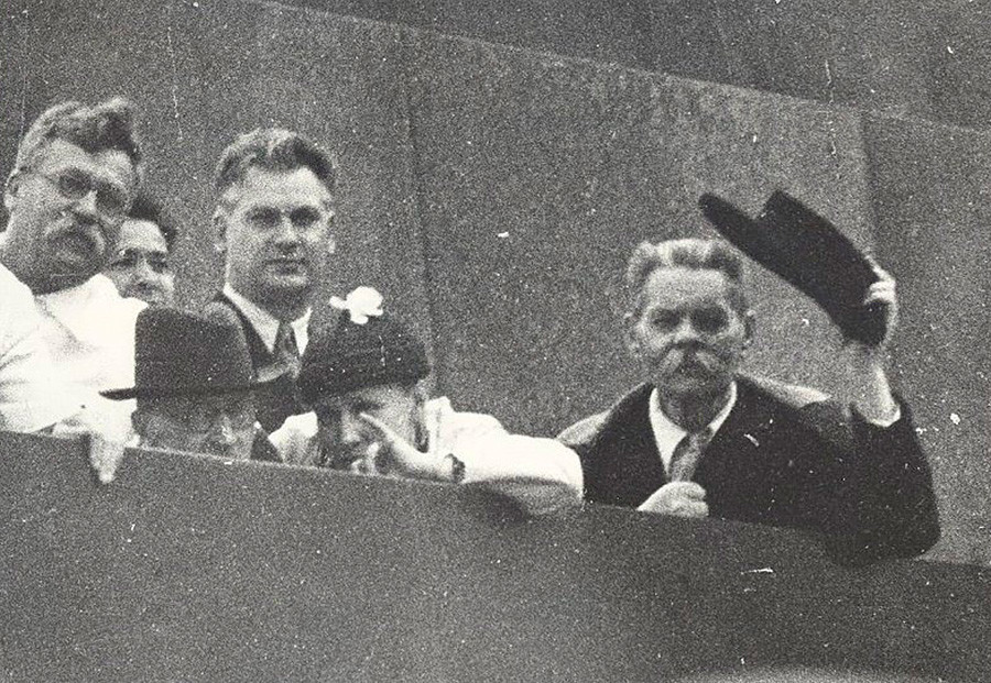 Romain Rolland (assis à gauche) et Gorki