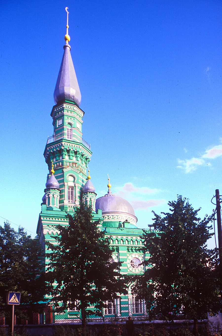 Mosquée centrale et minaret dans la lumière du soir