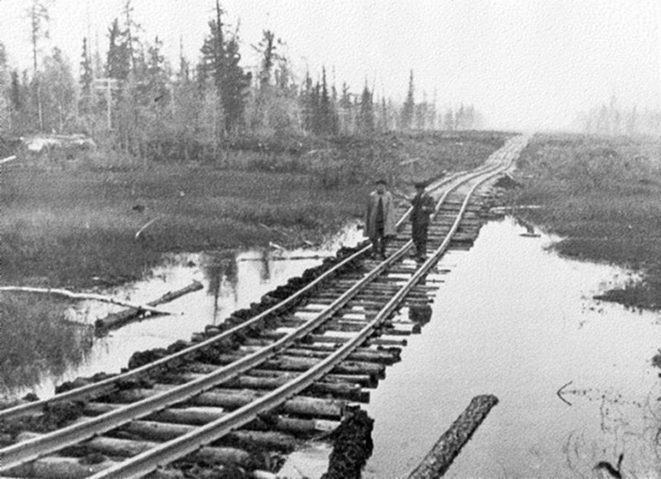 Builing of the railway.