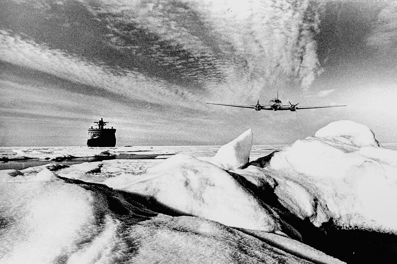Атомный ледокол в Арктике.