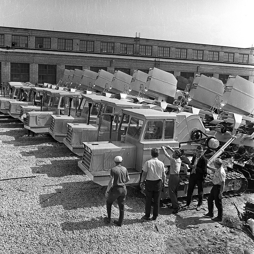 Área de produtos acabados da Planta de Escavadeira de Tallinn, 1969