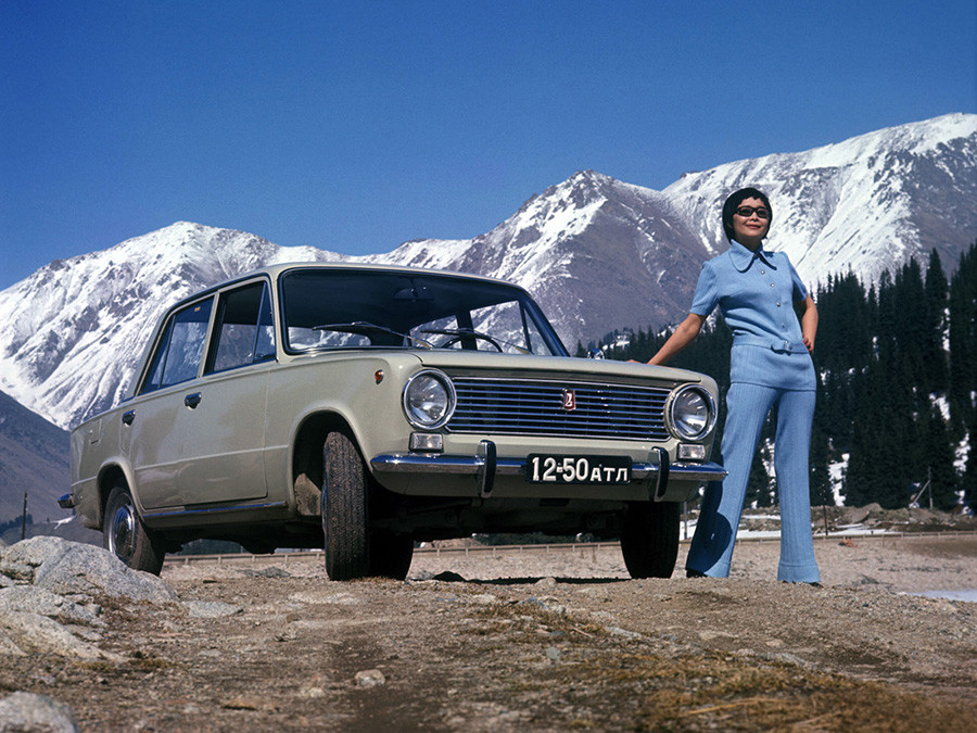 VAZ–2101「ジグリ」の広告。ヴォルガ自動車工場で製造された初のモデル。愛称「コペイカ」