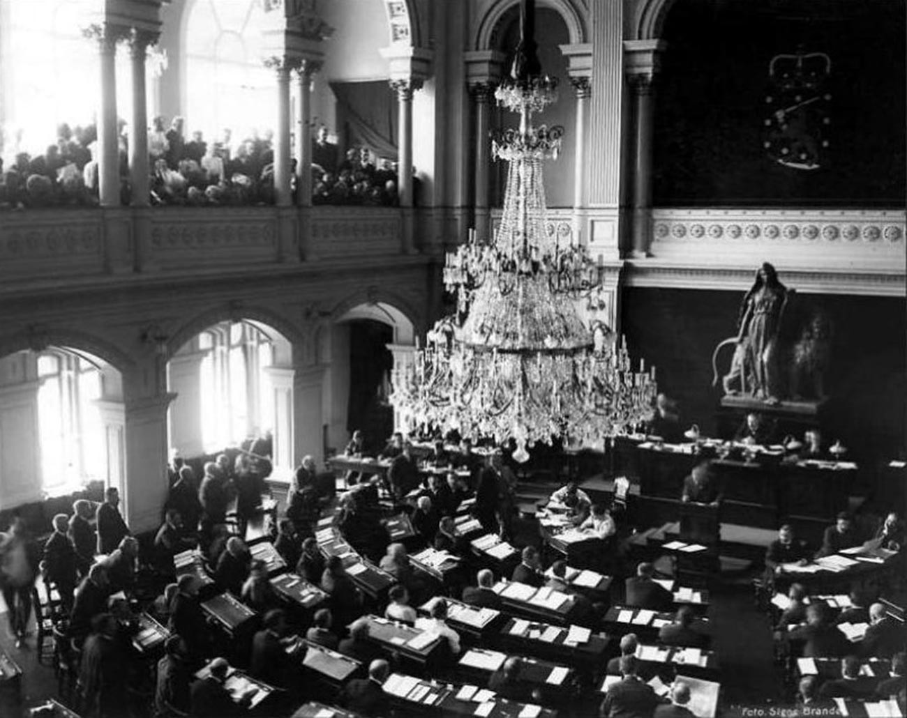 Sidang pertama Parlemen Finlandia pada 1907.
