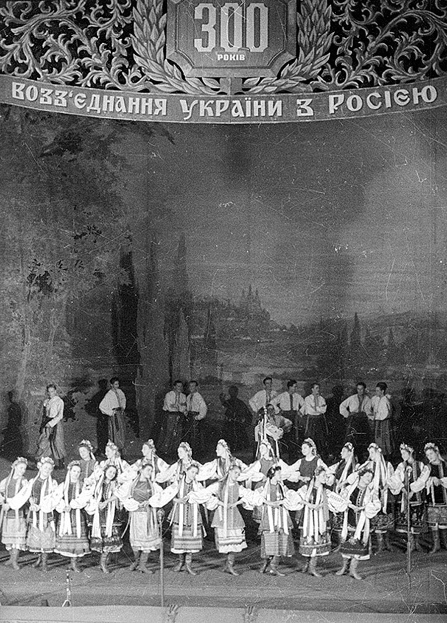 Concert organisé pour les 300 ans de la réunification de l’Ukraine et de la Russie, à Kiev, 1954