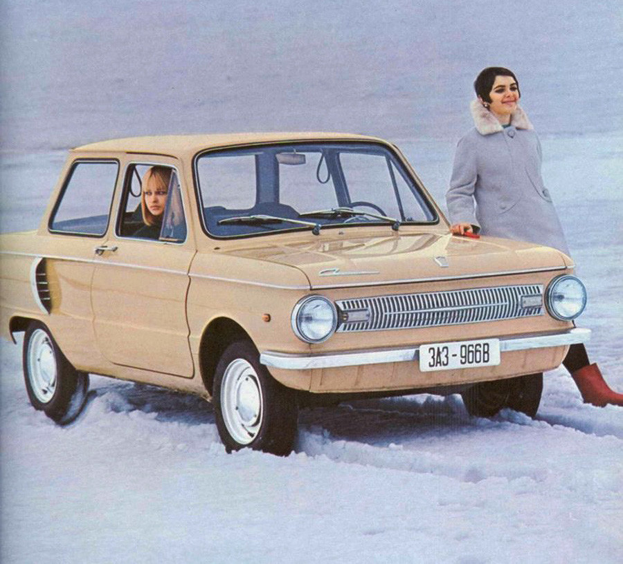 Iklan ZAZ-966B. Mobil yang juga dikenal sebagai “Ritsleting” ini berhasil menembus pasar luar negeri.