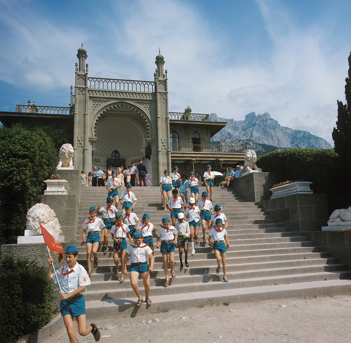 Pioneers on an excursion to Vorontsov Palace, Crimea, 1970  