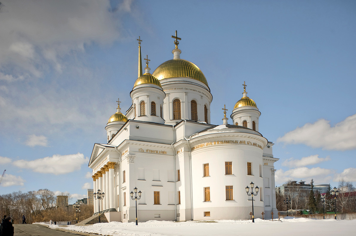 Jekaterinburg, Novotihvinski samostan Aleksandra Nevskega. Katedrala svetega Aleksandra Nevskega, pogled iz jugovzhoda. 1. april 2017
