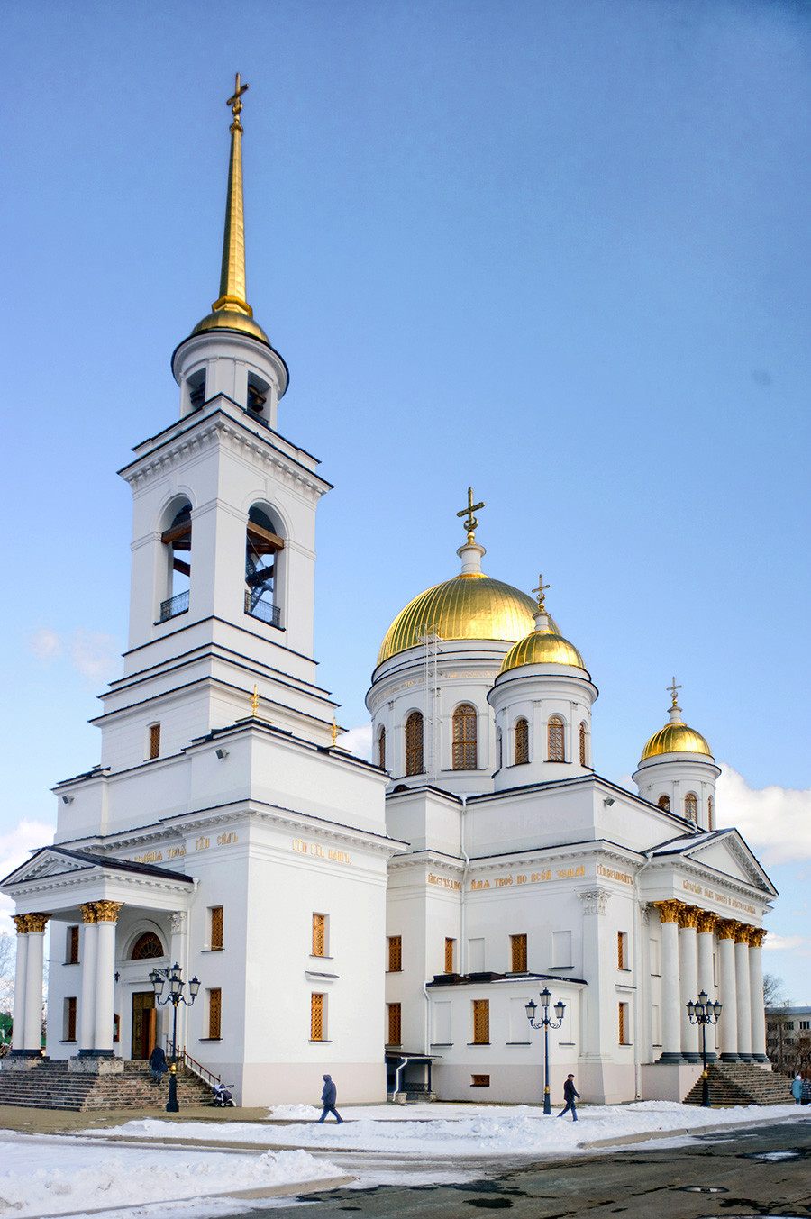 Novotihvinski samostan. Katedrala svetega Aleksandra Nevskega. Pogled na jugozahodni del. 1. april 2017
