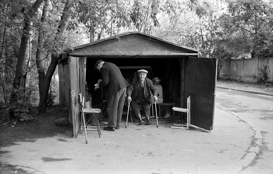 Garaža u naselju Čerjomuški, 1980.

