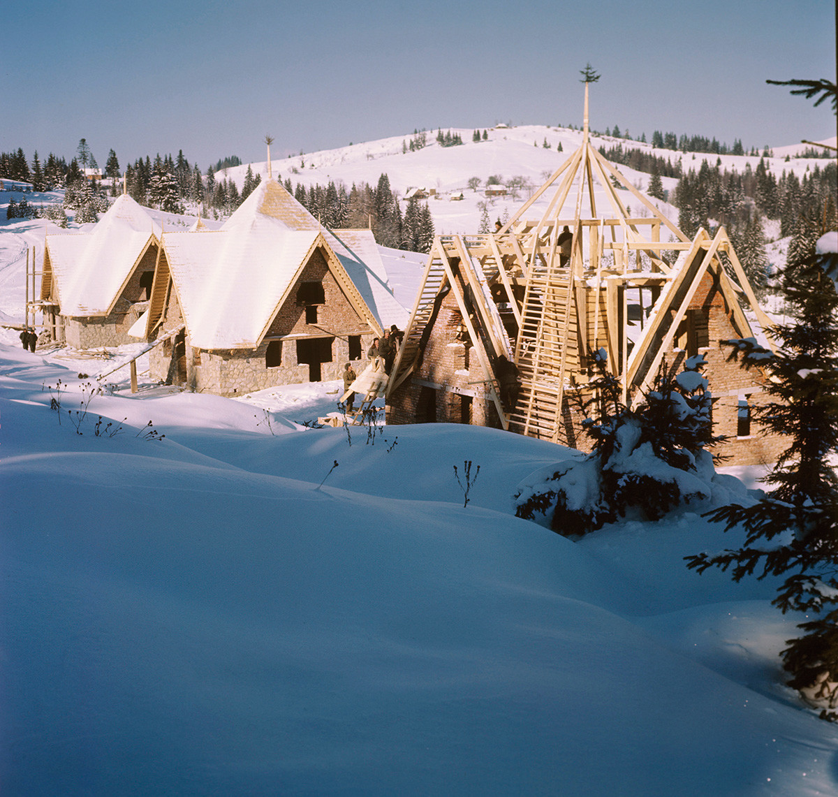 Bau von Ferienhäusern für Touristen in den Karpaten, Region Iwano-Frankiwsk, 1970