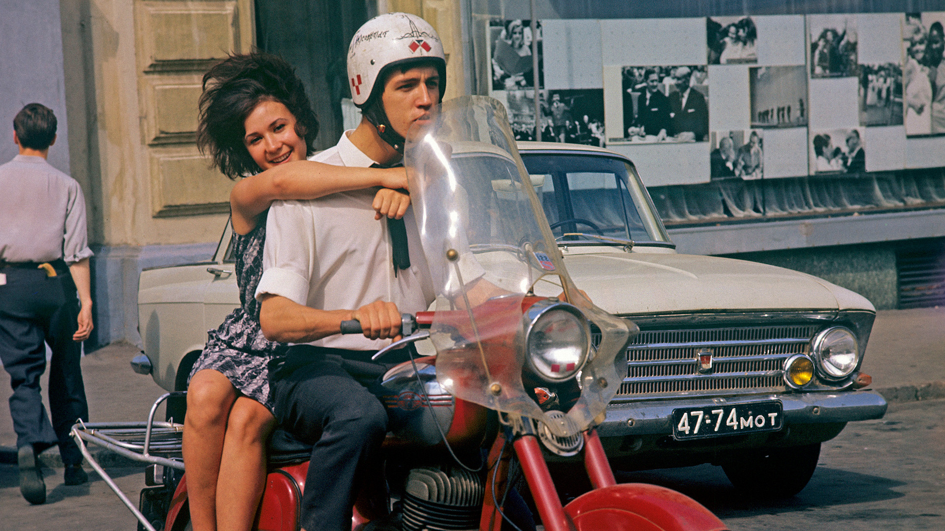Млади хора на московска улица, 1967 г.
