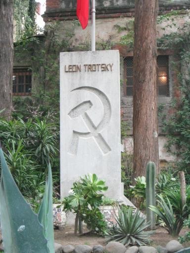 La tumba de Trotski en México.