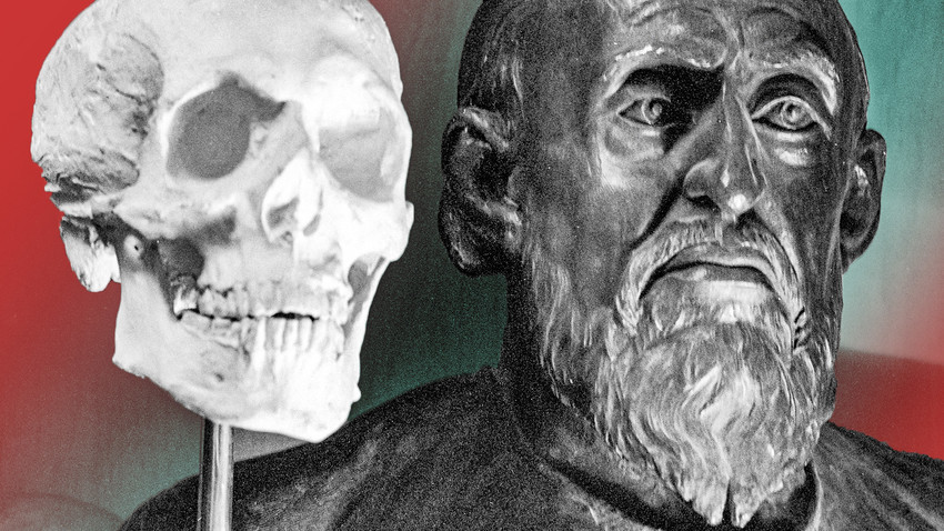 Imagem (dir.) de Ivã, o Terrível, reconstruída a partir de seu crânio (esq.) no Instituto de Antropologia e Etnografia de Moscou.