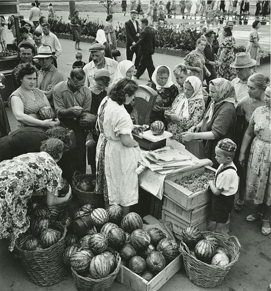 Comércio de rua em Carcóvia, 1958-59