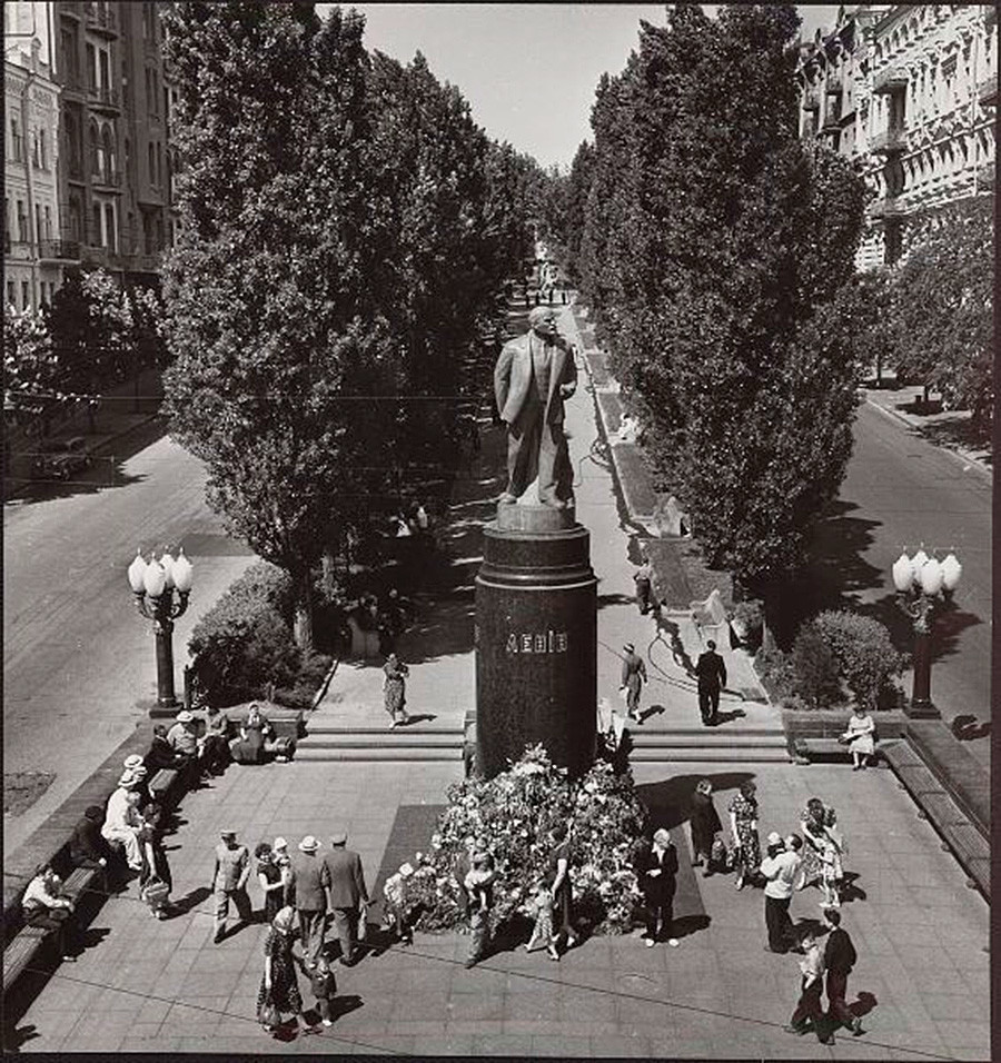 Kiev, monumento a Lenin, años 1950