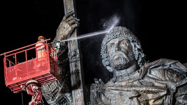 Vom Stadtgründer bis Kalaschnikow: Fünf umstrittene Denkmäler in Moskau 