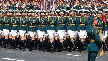 Како Русија ја одбележа 75-годишнината од Денот на Победата во Втората светска војна (ФОТО)