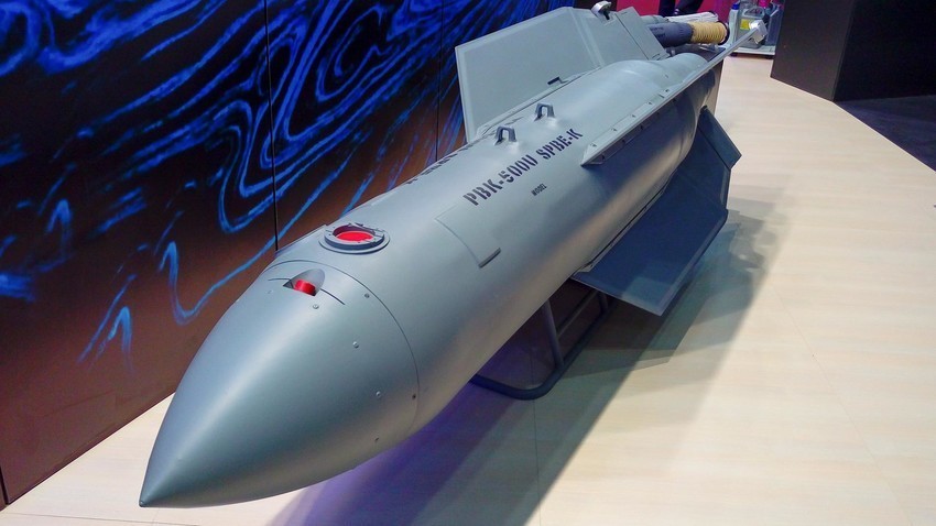 Ruska planirajuća aviobomba "Drelj", efektivnog dometa do 30 km, "Armija-2016".

