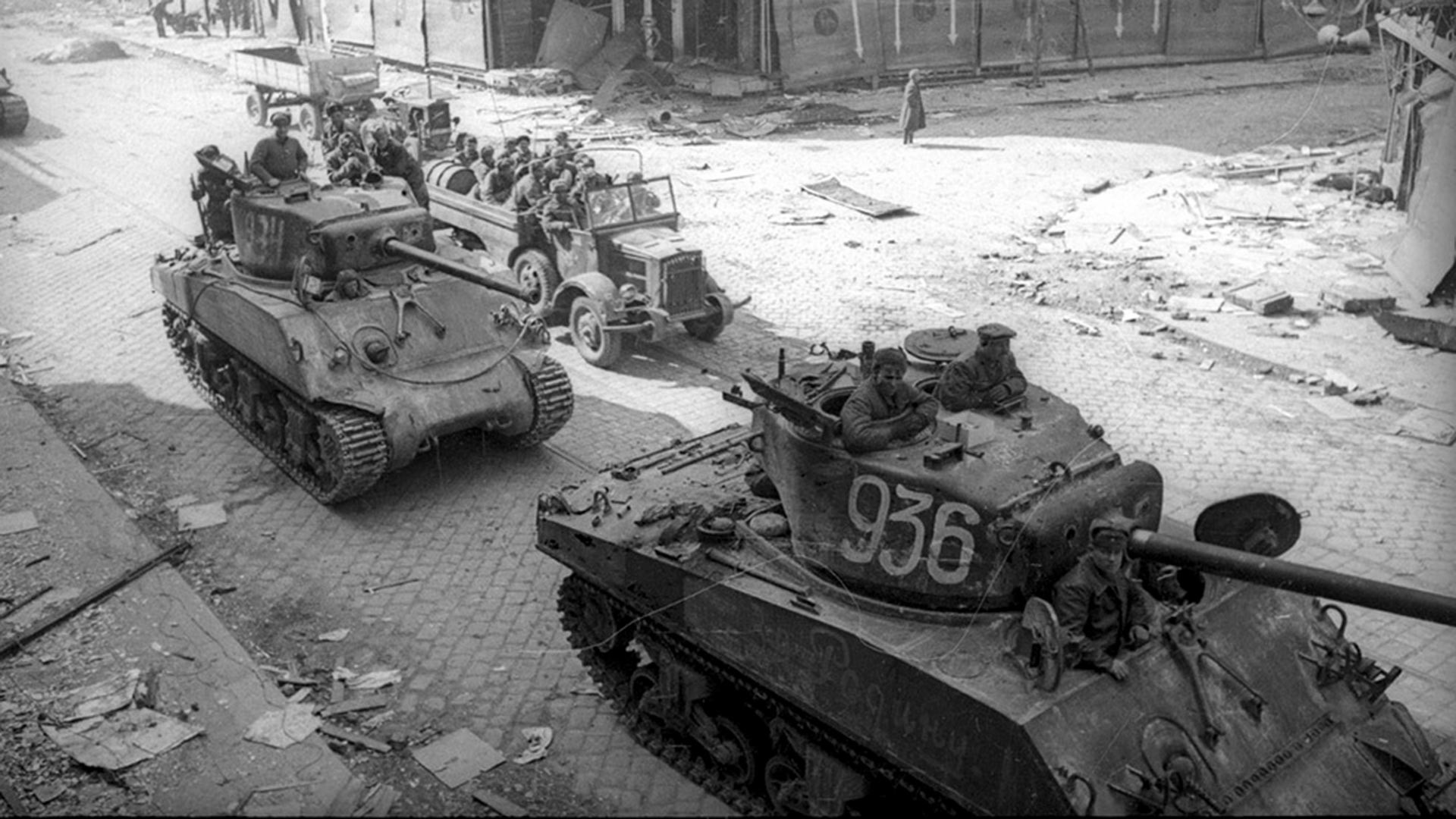 Совјетски тенкови у Бечу.