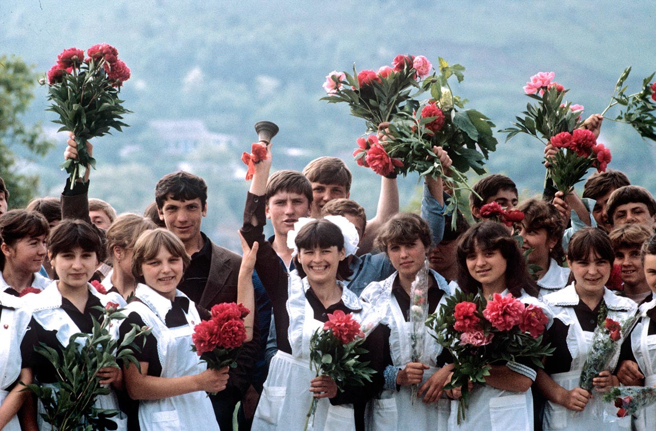 Moldavian SSR. “Last Bell” school-leaving ceremony in the village of Berdar, Kotovsky district, 1986 