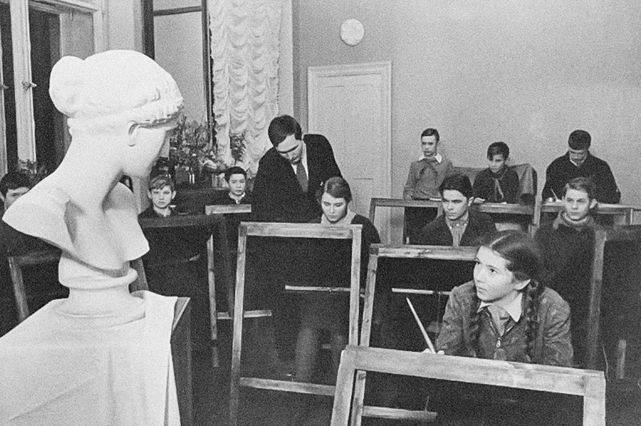 Zeichenunterricht im Moskauer Pionierhaus, 1930er Jahre