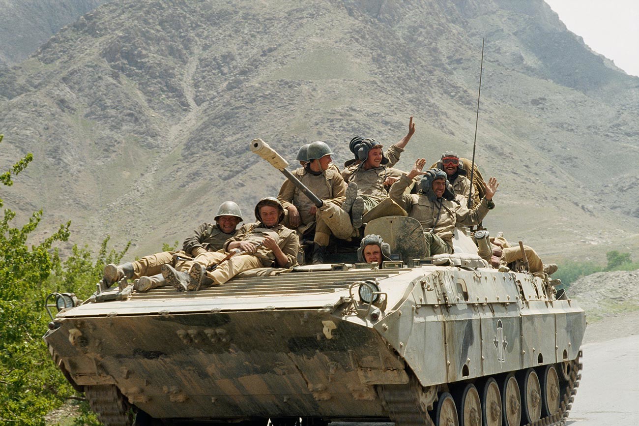 Tentara Soviet di dekat Kabul. 