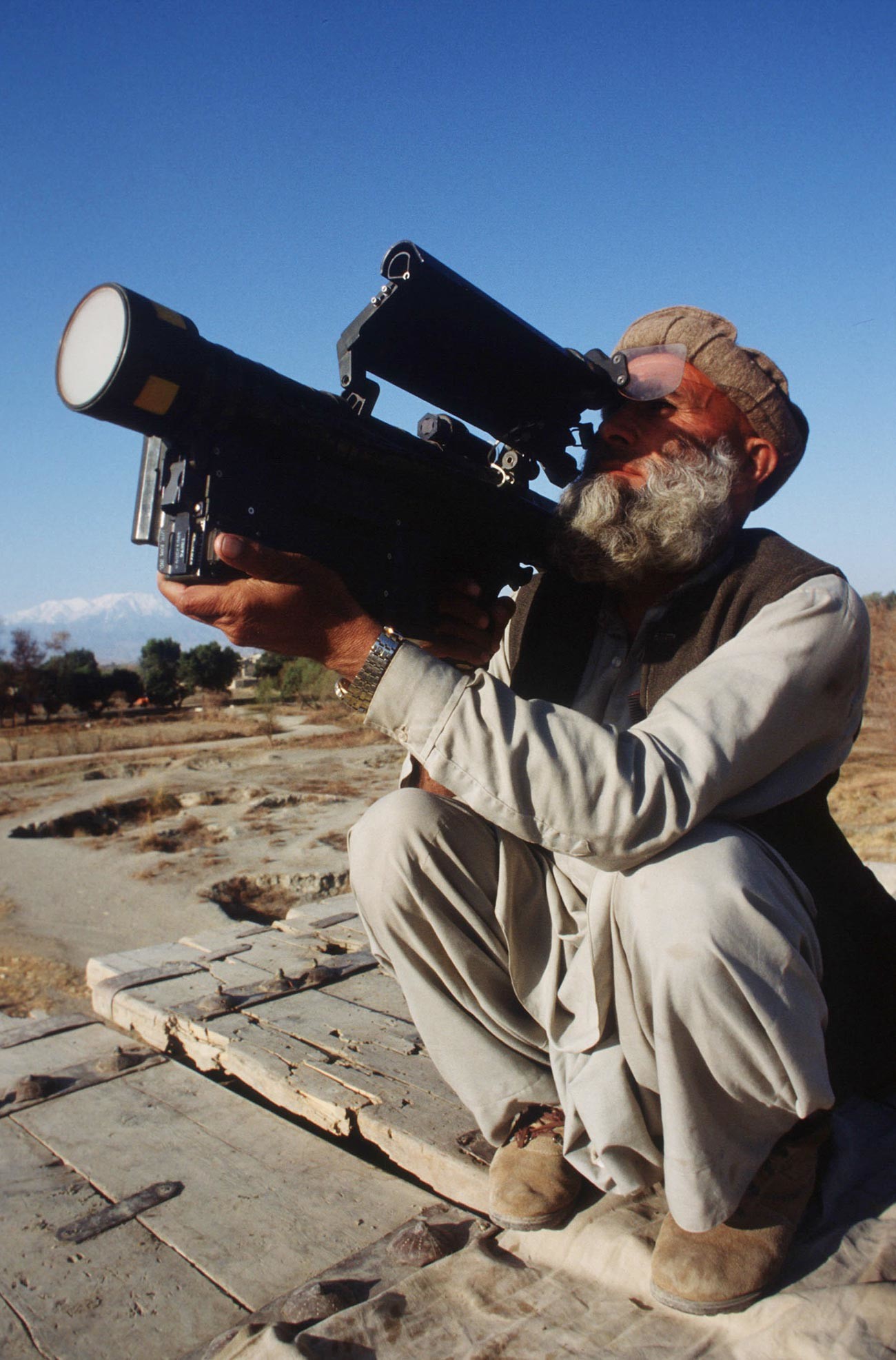 Un mujahidín sostiene un sistema Stinger en Jalalabad, Afganistán, el 15 de marzo de 1989 