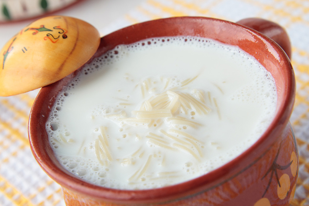 Молочная лапша - один из самых простых и быстрых супов.