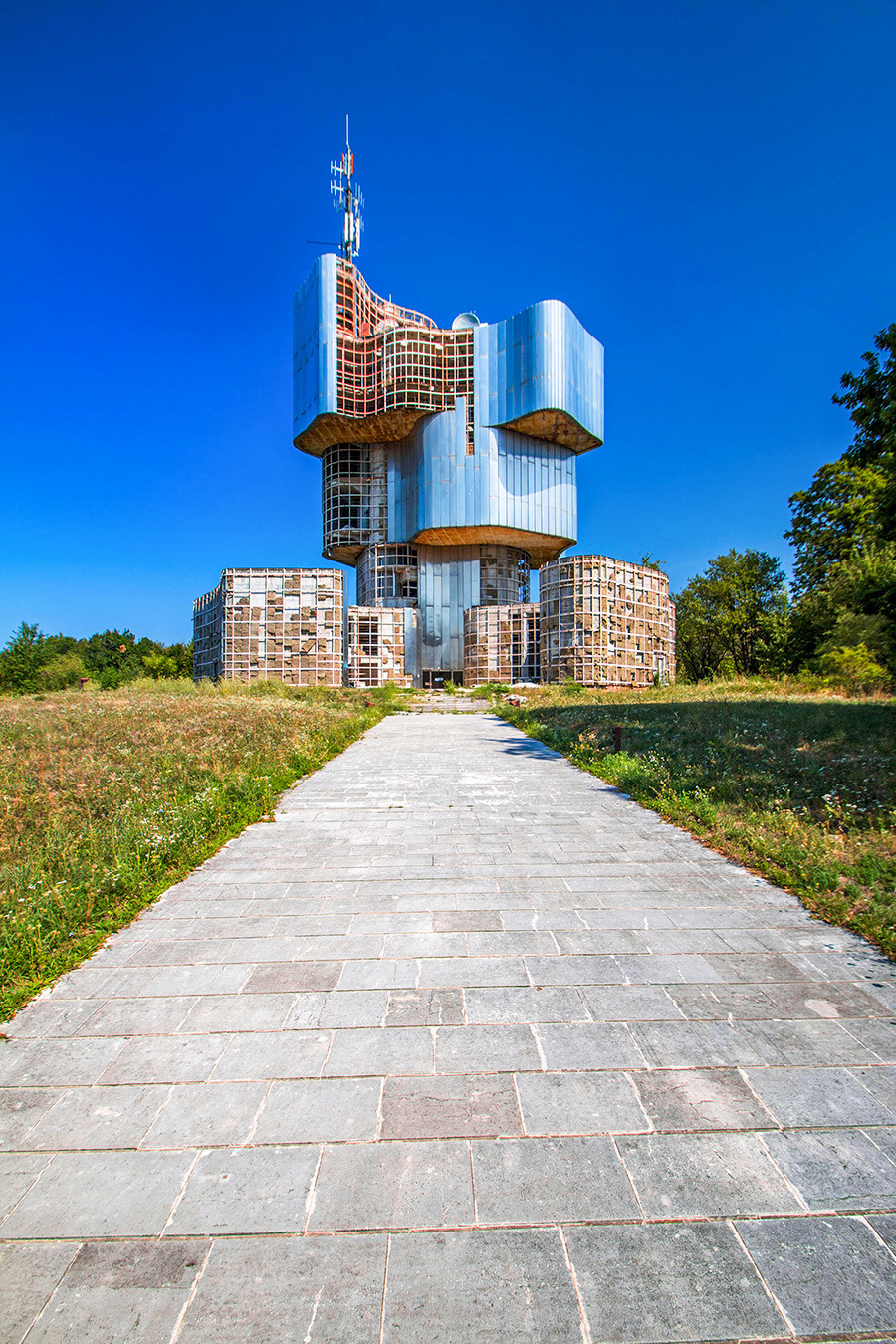 Croacia, Petrova Gora, Monumento a la sublevación del pueblo de Kordún y Banija. Diseñado por Vojin Bakic.