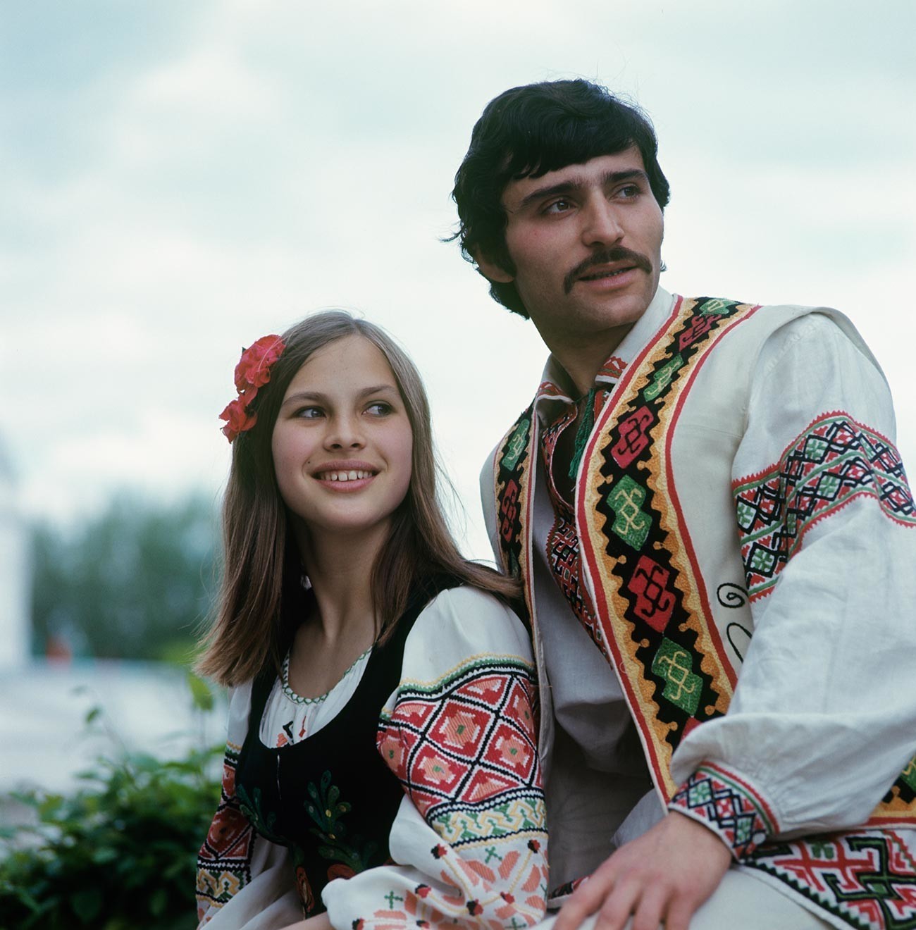 Člani ljudskega plesnega ansambla Moldavanesca, 1975

