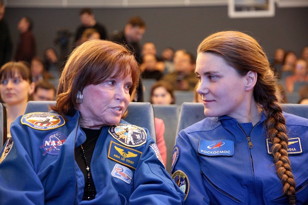 NASA astronaut Anna Lee Fischer (left) and Roscosmos cosmonaut Anna Kikina during a meeting at the cosmonautics Museum