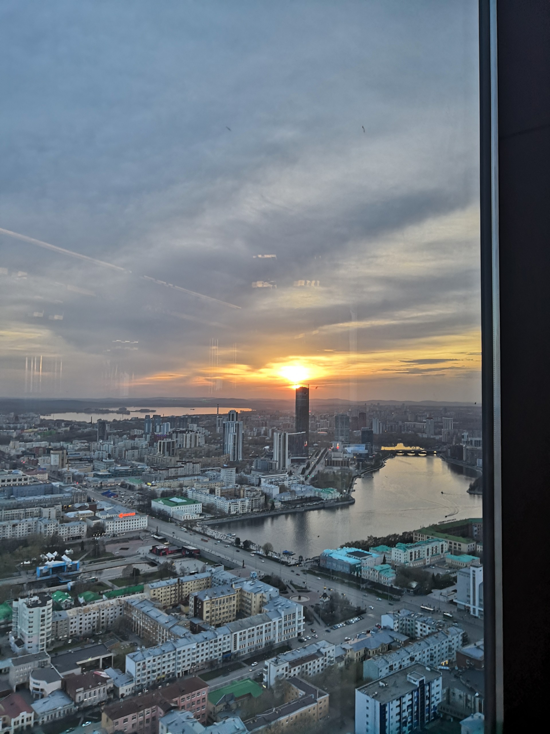 Vue sur Ekaterinbourg depuis le 52ème étage de la tour Vysotsky