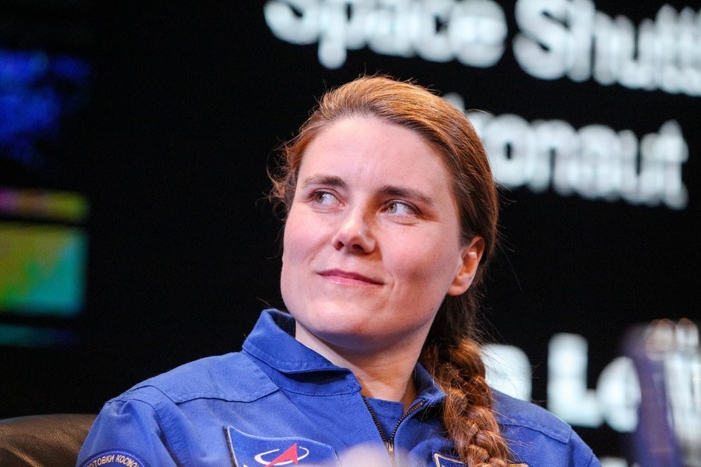 Cosmonauta Anna Kikina durante reunião no Museu da Cosmonáutica