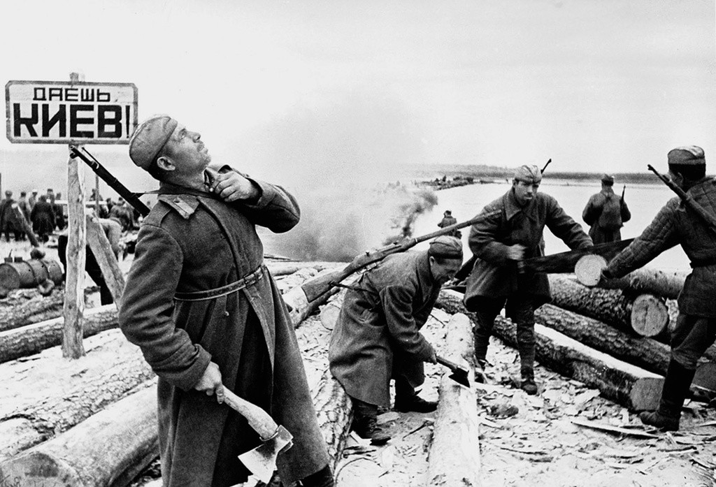 »Daj Kijev!«, pretovarjanje preko reke Dnjepr, 1943