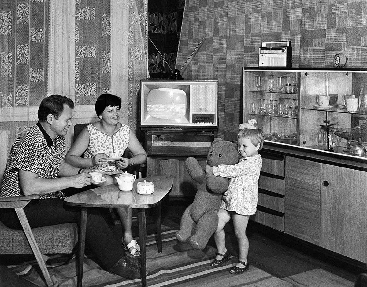 Višji mojster delavnice z družino, Odesa, 1971