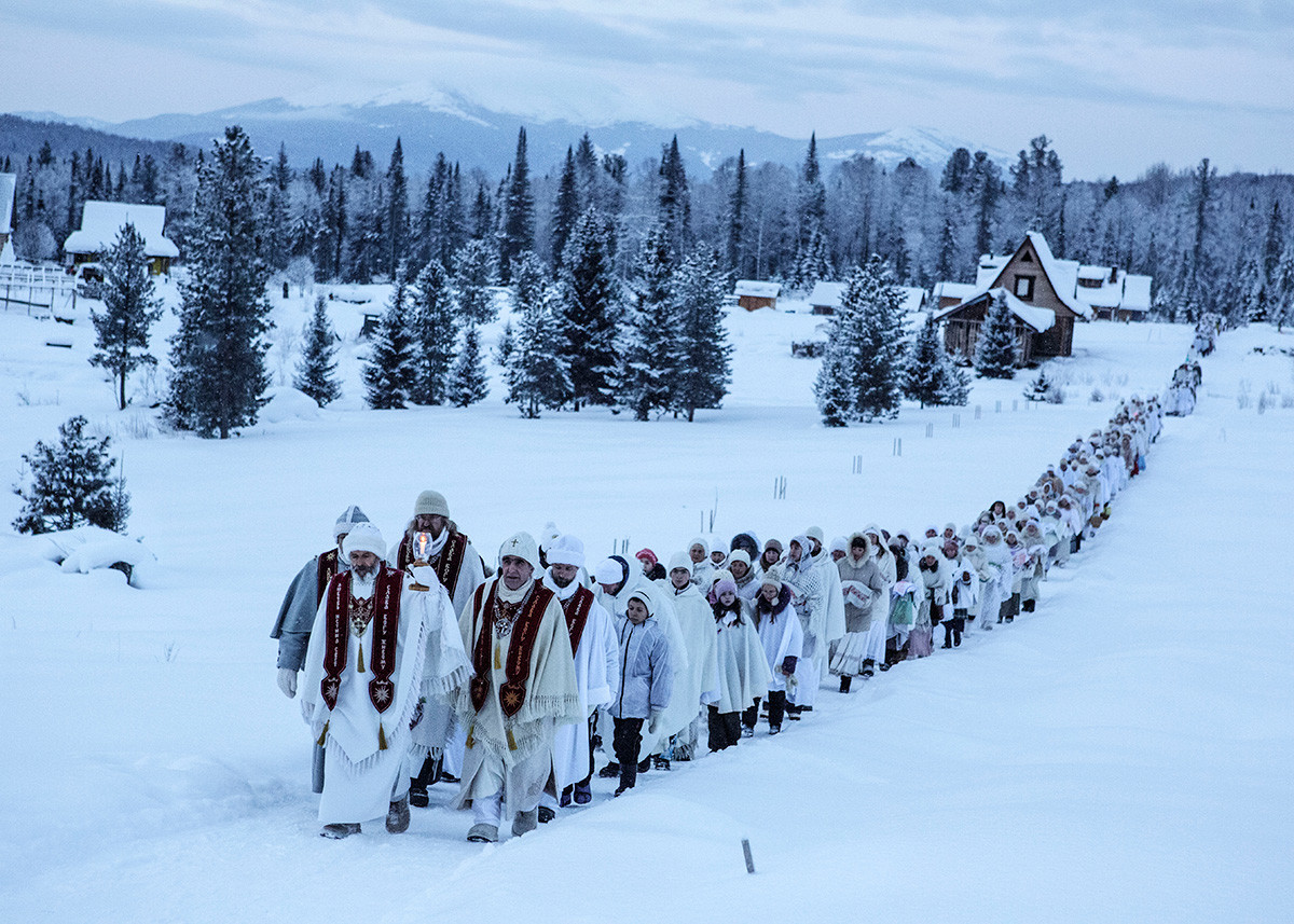 Anhänger der Vissarion-Sekte während einer Weihnachtspilgerreise, Region Krasnojarsk 2015
