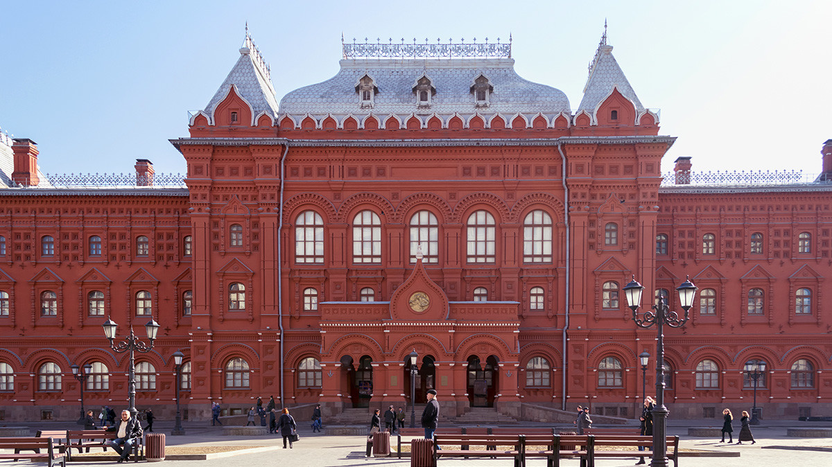 Бывшее здание городской думы, а теперь - Музей Великой Отечественной Войны 1812 года
