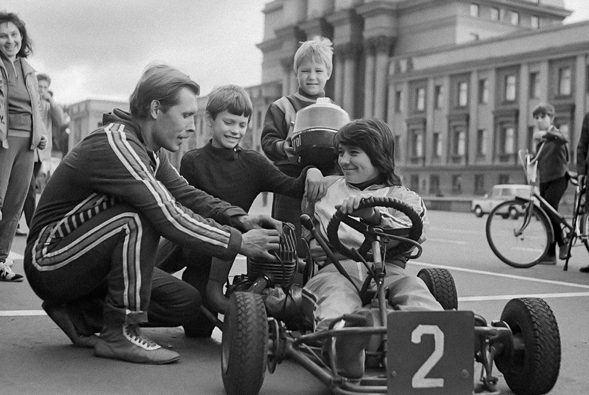 Aulas de kart. Kuibichev (hoje, a cidade se chama Samara), 1988.

