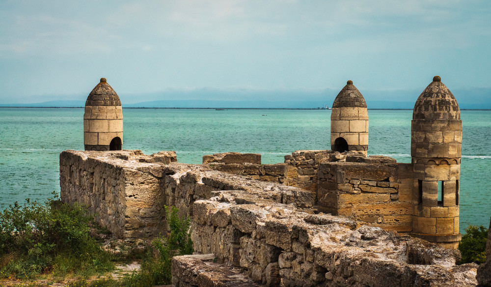 Ruínas da fortaleza de Ieni-Kale, construída pelos turcos otomanos.