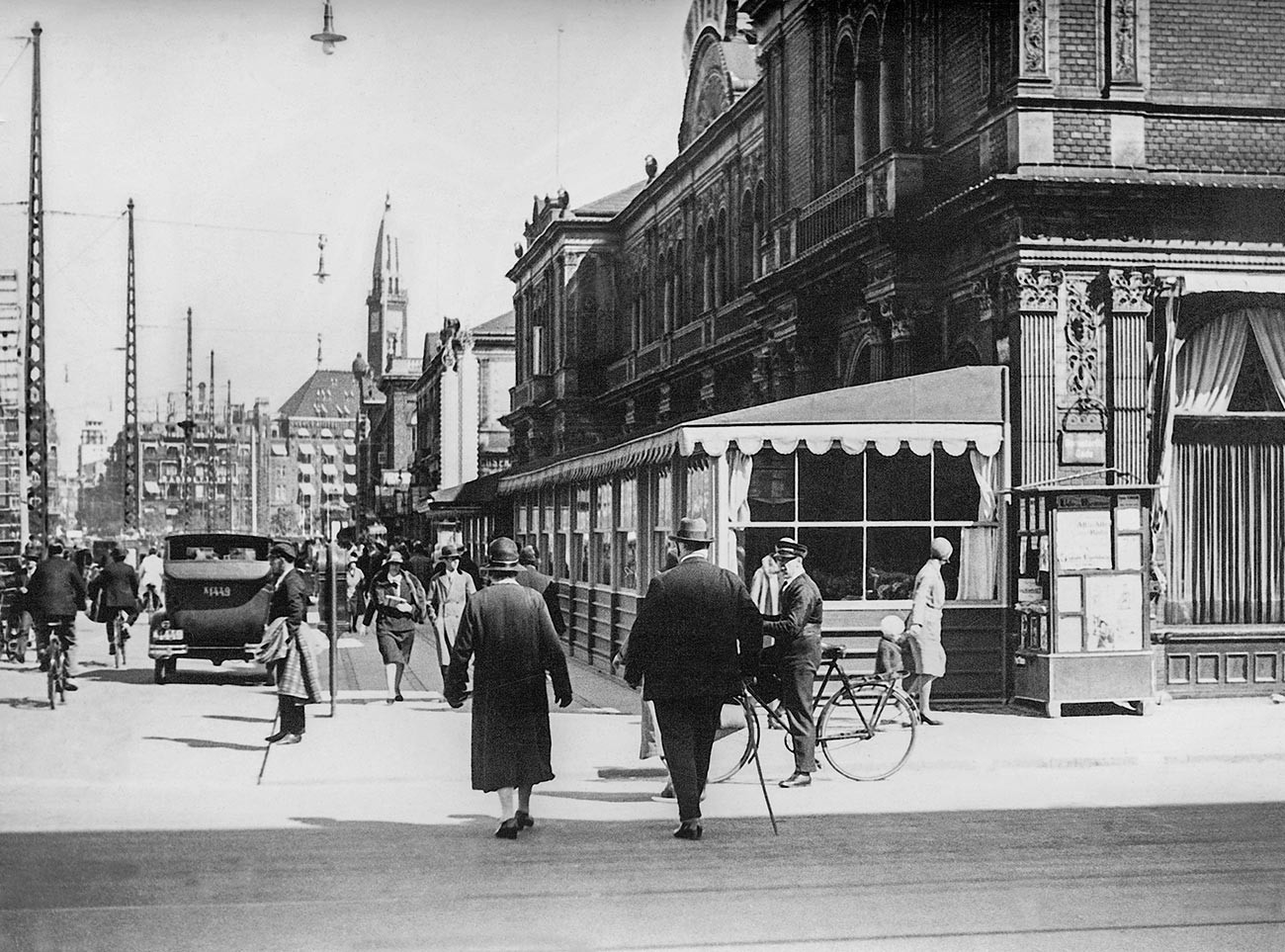 Suasana jalan yang sibuk di Kopenhagen, 1931.