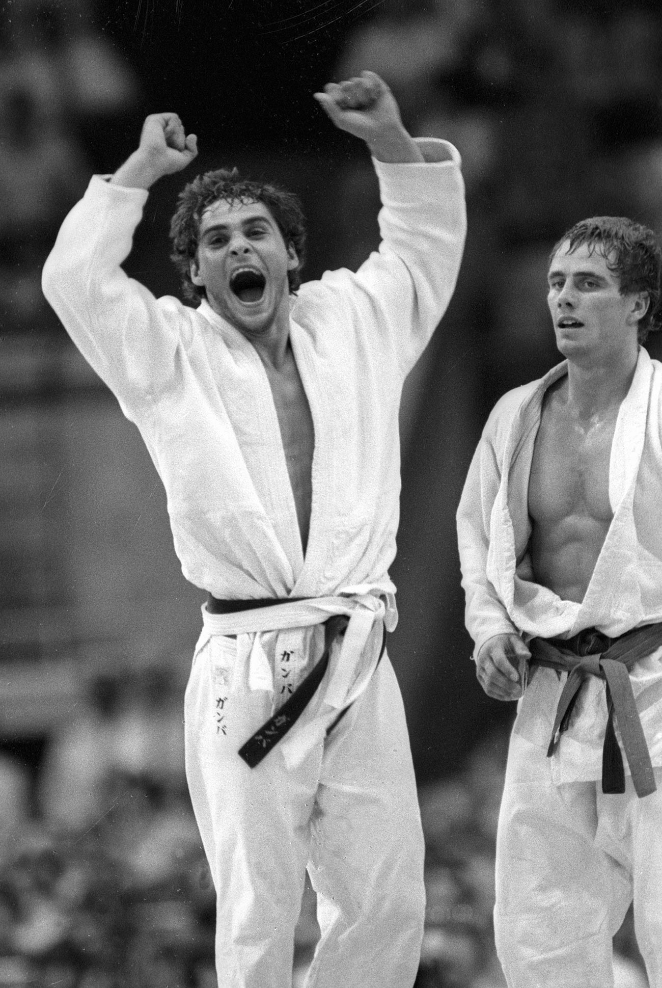 Ezio Gamba (kiri), judoka asal Italia, pada Olimpiade Musim Panas ke-22 di Moskow.
