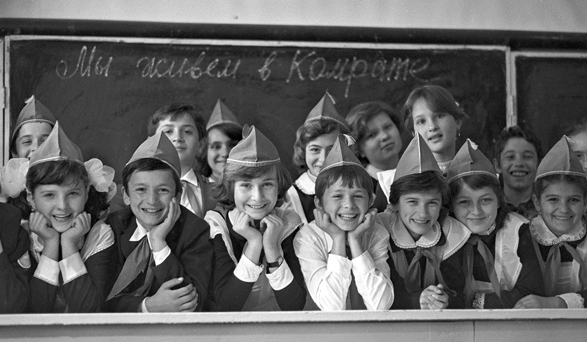 Ученици от средно училище № 1 в град Комрат, 1985 г.