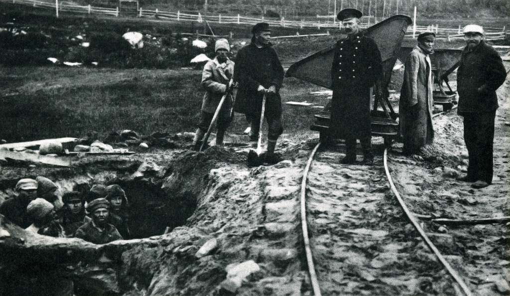 Prisoners of Solovetsky labor camp mining clay for a brick factory