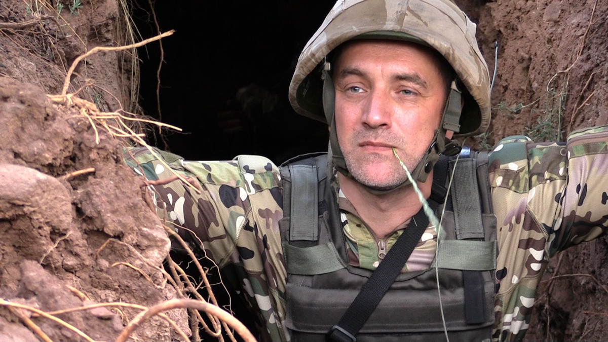 Zakhar Prilepin fighting in Donbass