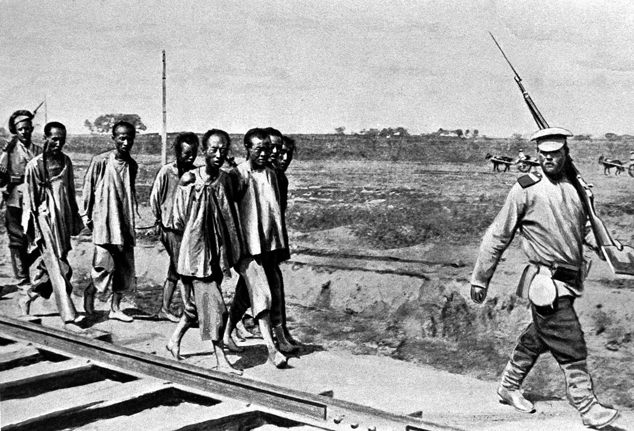 Rusko-japanski rat. Zarobljeni hunhuzi kod Liaoyanga.
