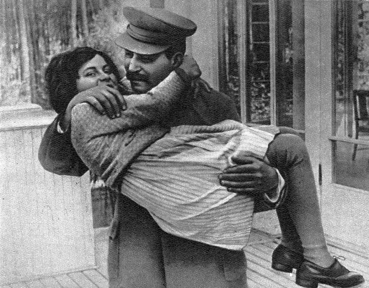 Stalin dengan putrinya Svetlana, 1936.