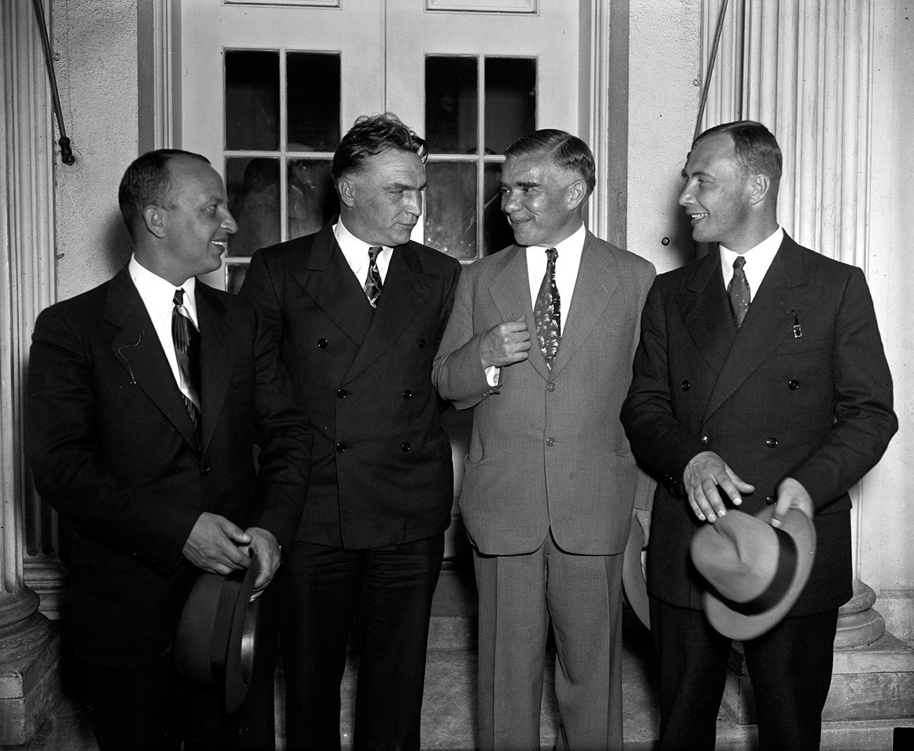 Бајдуков, Чкалов, полномошниот претставник на СССР Тројановски и Бељаков по приемот кај претседателот на САД Рузвелт во Белата куќа на 28 јуни 1937.

