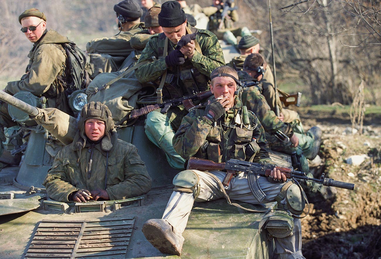 Cпециальный разведывательный отряд 45-го полка ВДВ РФ в горном ущелье реки Басс.